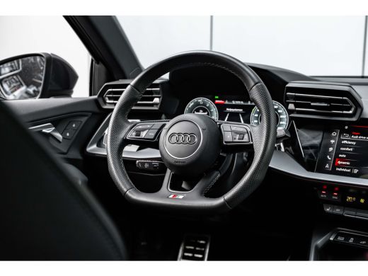 Audi A3 Sportback 40 TFSI e S edition 204PK | Panorama Dak | Sfeerverlichting | Stoelverw. voor | Dode Ho... ActivLease financial lease