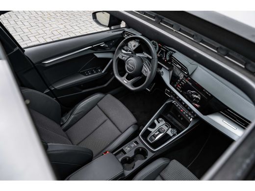 Audi A3 Sportback 40 TFSI e S edition 204PK | Panorama Dak | Sfeerverlichting | Stoelverw. voor | Dode Ho... ActivLease financial lease