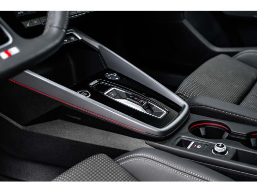 Audi A3 Sportback 40 TFSI e S edition 204PK | Panorama Dak | Sfeerverlichting | Stoelverw. voor | Dode Ho... ActivLease financial lease