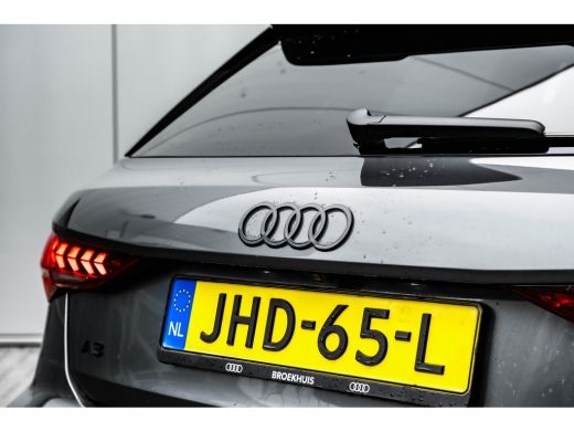 Audi A3 Sportback 40 TFSI e S edition 204PK | Panorama Dak | Sfeerverlichting | Stoelverw. voor | Dode Ho... ActivLease financial lease