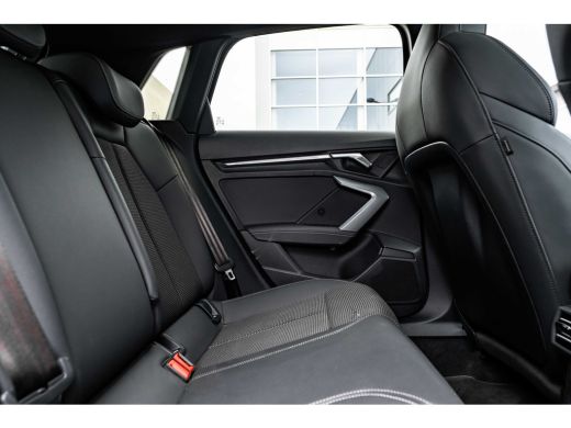 Audi A3 Sportback 40 TFSI e S edition 204PK | Panorama Dak | Sfeerverlichting | Stoelverw. voor | Dode Ho... ActivLease financial lease