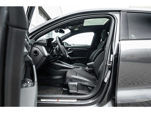 Audi A3 Sportback 40 TFSI e S edition 204PK | Panorama Dak | Sfeerverlichting | Stoelverw. voor | Dode Ho... ActivLease financial lease