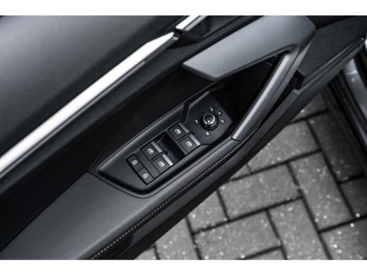 Audi A3 Sportback 40 TFSI e S edition 204PK | Panorama Dak | Sfeerverlichting | Stoelverw. voor | Dode Ho... ActivLease financial lease