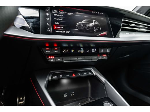 Audi A3 Sportback 40 TFSI e S edition 204PK | Panorama Dak | Sfeerverlichting | Stoelverw. voor | Dode Ho... ActivLease financial lease
