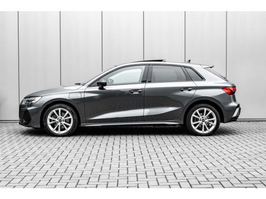 Audi A3 Sportback 40 TFSI e S edition 204PK | Panorama Dak | Sfeerverlichting | Stoelverw. voor | Dode Ho... ActivLease financial lease
