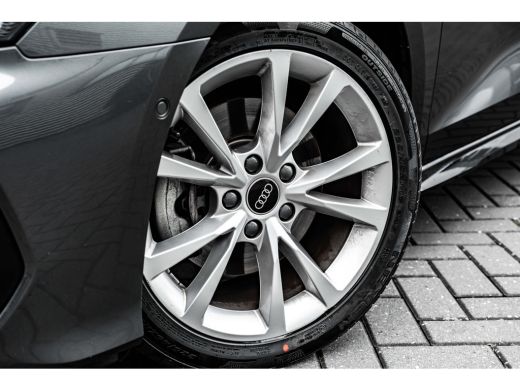 Audi A3 Sportback 40 TFSI e S edition 204PK | Panorama Dak | Sfeerverlichting | Stoelverw. voor | Dode Ho... ActivLease financial lease