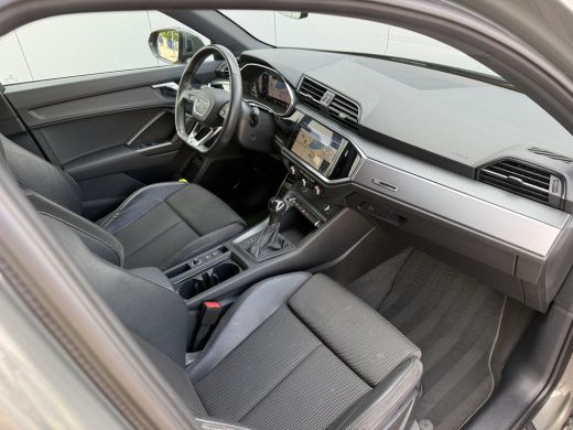 Audi Q3 45 TFSI e Hybrid 245pk S edition S-line | Keyless | Camera ActivLease financial lease