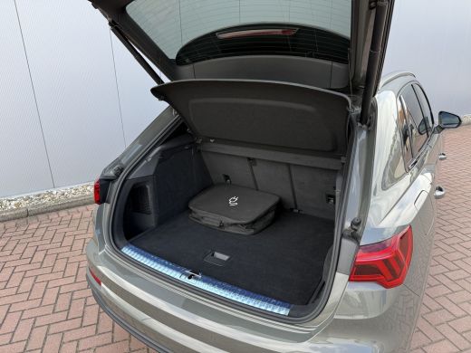 Audi Q3 45 TFSI e Hybrid 245pk S edition S-line | Keyless | Camera ActivLease financial lease