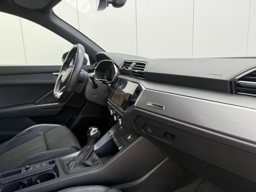 Audi Q3 45 TFSI e Hybrid 245pk S edition S-line | Keyless | Camera ActivLease financial lease