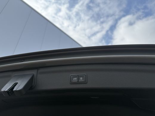Audi Q3 45 TFSI e Hybrid 245pk S edition S-line | Keyless | Camera ActivLease financial lease