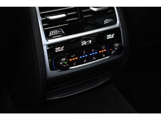 BMW 7 Serie M760Li xDrive 6.6 V12 | Berninagrau | NL-auto | NP 262K | LCI ActivLease financial lease