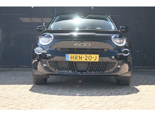 Fiat 600 1.2 Hybrid Urban | Pack Style + Winter + Comfort | Navigatie | Achteruitrijcamera | Stoelverwarmi... ActivLease financial lease