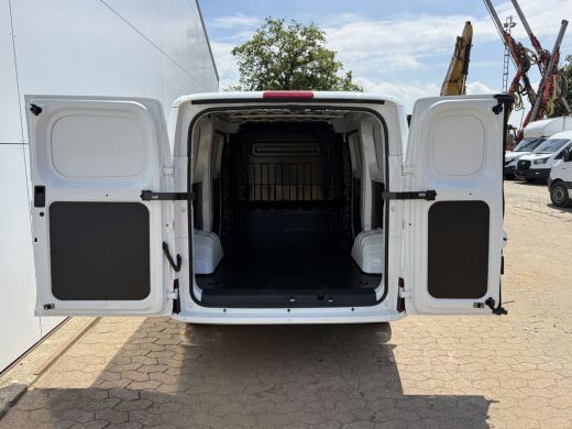 Maxus eDeliver5 64 kWh 163PK Elektrisch! L1H1 335KM WLTP 360&deg; Camera Dubbele schuifdeuren Snelladen Climate contr... ActivLease financial lease