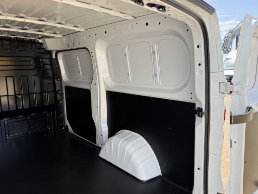 Maxus eDeliver5 64 kWh 163PK Elektrisch! L1H1 335KM WLTP 360&deg; Camera Dubbele schuifdeuren Snelladen Climate contr... ActivLease financial lease