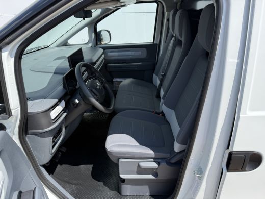 Maxus eDeliver5 64 kWh 163PK Elektrisch! L1H1 335KM WLTP 360&deg; Camera Dubbele schuifdeuren Snelladen Climate contr... ActivLease financial lease