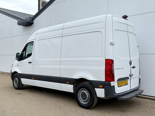 Mercedes-Benz eSprinter 312 55kWh L2H2 Elektrisch 168km WLTP 93.4% (SOH) 80kw Snelladen Climate Control Camera Stoelverwa... ActivLease financial lease