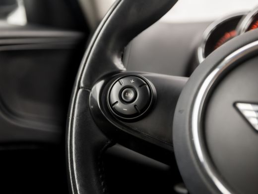 Mini Countryman 1.5 Cooper S E ALL4 Chili 221Pk Automaat (GROOT NAVI, DEALER ONDERHOUDEN, LEDER, GETINT GLAS, CLI... ActivLease financial lease