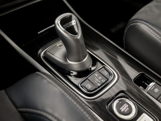 Mitsubishi Outlander 2.0 PHEV Deluxe 203Pk Automaat (CAMERA, LEDER/ALCANTARA, STOELVERWARMING, GETINT GLAS, SPORTSTOEL... ActivLease financial lease