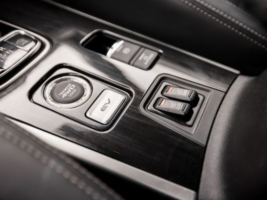 Mitsubishi Outlander 2.0 PHEV Deluxe 203Pk Automaat (CAMERA, LEDER/ALCANTARA, STOELVERWARMING, GETINT GLAS, SPORTSTOEL... ActivLease financial lease