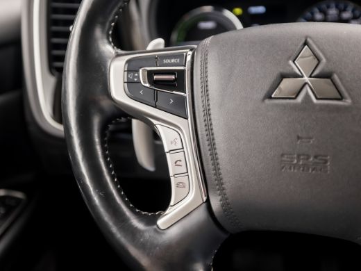 Mitsubishi Outlander 2.0 PHEV Deluxe 203Pk Automaat (CAMERA, LEDER/ALCANTARA, STOELVERWARMING, GETINT GLAS, SPORTSTOEL... ActivLease financial lease