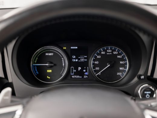 Mitsubishi Outlander 2.0 PHEV Deluxe 203Pk Automaat (CAMERA, LEDER/ALCANTARA, STOELVERWARMING, GETINT GLAS, SPORTSTOEL... ActivLease financial lease