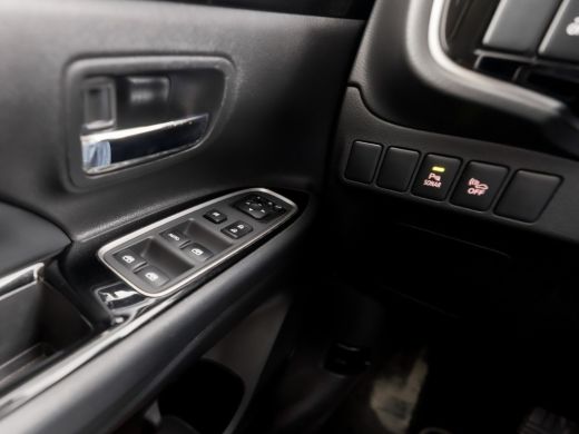 Mitsubishi Outlander 2.0 PHEV Deluxe 203Pk Automaat (CAMERA, LEDER/ALCANTARA, STOELVERWARMING, GETINT GLAS, SPORTSTOEL... ActivLease financial lease