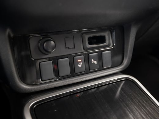 Mitsubishi Outlander 2.0 PHEV Deluxe 203Pk Automaat (CAMERA, LEDER/ALCANTARA, STOELVERWARMING, GETINT GLAS, SPORTSTOEL... ActivLease financial lease