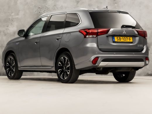 Mitsubishi Outlander 2.0 PHEV Deluxe 203Pk Automaat (CAMERA, LEDER/ALCANTARA, STOELVERWARMING, GETINT GLAS, SPORTSTOEL... ActivLease financial lease