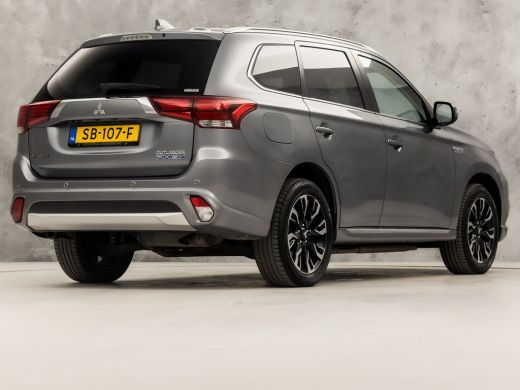 Mitsubishi Outlander 2.0 PHEV Deluxe 203Pk Automaat (CAMERA, LEDER/ALCANTARA, STOELVERWARMING, GETINT GLAS, SPORTSTOEL... ActivLease financial lease