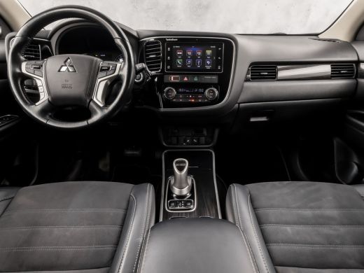 Mitsubishi Outlander 2.0 PHEV Deluxe 203Pk Automaat (CAMERA, LEDER/ALCANTARA, STOELVERWARMING, GETINT GLAS, SPORTSTOEL... ActivLease financial lease