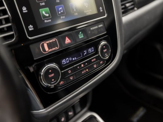 Mitsubishi Outlander 2.0 PHEV Deluxe 203Pk Automaat (CAMERA, LEDER/ALCANTARA, STOELVERWARMING, GETINT GLAS, SPORTSTOEL... ActivLease financial lease