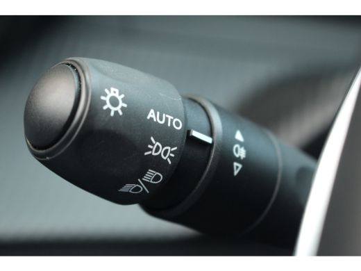 Peugeot 2008 1.2 Hybride Style Aut. | Carplay | Airco | Cruise | Pdc | Centrale deurvergrendeling | | Carplay ... ActivLease financial lease