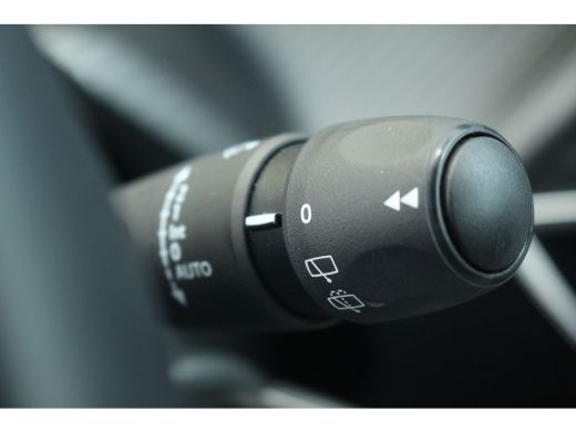 Peugeot 2008 1.2 Hybride Style Aut. | Carplay | Airco | Cruise | Pdc | Centrale deurvergrendeling | | Carplay ... ActivLease financial lease