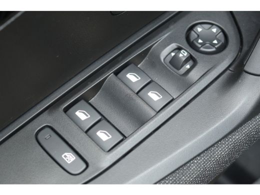 Peugeot 2008 1.2 Hybride Style Aut. | Carplay | Airco | Cruise | Pdc | Centrale deurvergrendeling | | Carplay ... ActivLease financial lease