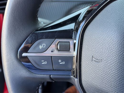Peugeot 208 1.2 100pk Allure | Carplay | Cruise controle | Lichtmetalen velgen | Climate controle | Full LED ... ActivLease financial lease