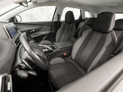 Peugeot 3008 1.2 PureTech Sport Automaat (APPLE CARPLAY, GROOT NAVI, GETINT GLAS, TREKHAAK, PARKEERSENSOREN, S... ActivLease financial lease