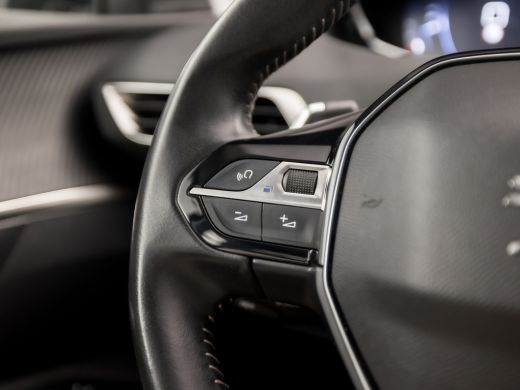 Peugeot 3008 1.2 PureTech Sport Automaat (APPLE CARPLAY, GROOT NAVI, GETINT GLAS, TREKHAAK, PARKEERSENSOREN, S... ActivLease financial lease