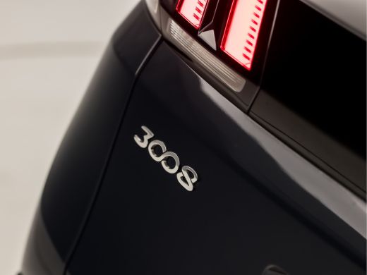 Peugeot 3008 1.2 PureTech Sport Automaat (APPLE CARPLAY, GROOT NAVI, GETINT GLAS, TREKHAAK, PARKEERSENSOREN, S... ActivLease financial lease