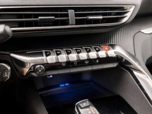 Peugeot 3008 1.2 PureTech Sport Automaat (APPLE CARPLAY, GROOT NAVI, GETINT GLAS, TREKHAAK, PARKEERSENSOREN, S... ActivLease financial lease