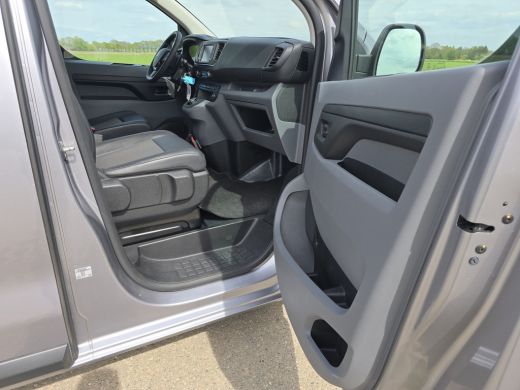 Peugeot Expert 2.0 BlueHDI 120 L3 H1 - 120 Pk - Euro 6 - AUTOMAAT - Navi - ParkeerCamera ActivLease financial lease