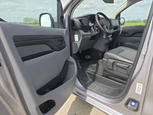Peugeot Expert 2.0 BlueHDI 120 L3 H1 - 120 Pk - Euro 6 - AUTOMAAT - Navi - ParkeerCamera ActivLease financial lease