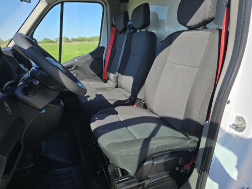 Renault Master T35 2.3 dCi 145 L3 Lowliner - 145 Pk - Euro 6 - Airco - Cruise Control ActivLease financial lease