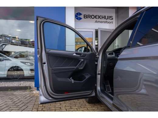 Volkswagen Tiguan Allspace 1.5 TSI R-Line Business+ 7p. | Trekhaak uitklapbaar elektrisch | Elektrisch panoramadak | adaptie... ActivLease financial lease