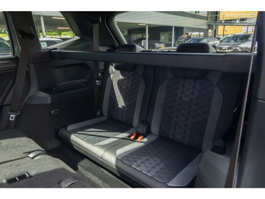Volkswagen Tiguan Allspace 1.5 TSI R-Line Business+ 7p. | Trekhaak uitklapbaar elektrisch | Elektrisch panoramadak | adaptie... ActivLease financial lease