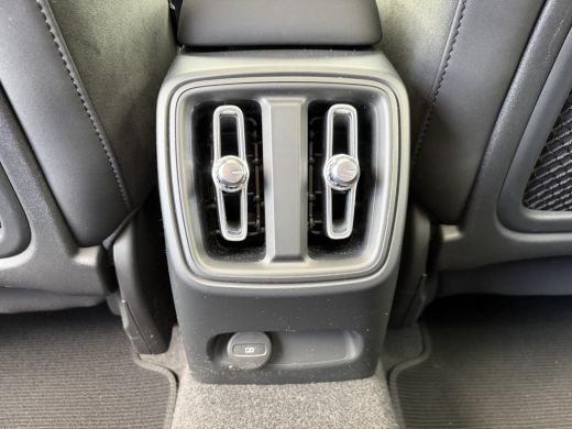 Volvo  EX40 Recharge Core 69 kWh SOH 93%|| VAN: 33.900,- VOOR: 30.877,- UW WKVOORDEEL: 3.023,-|VOLVO DEALER O... ActivLease financial lease
