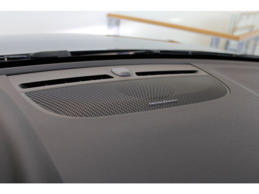 Volvo  EX40 Ext. Range Europa Ultra Black Edition | Privacy glas | Power Seats | Pano-dak | Nubuck ActivLease financial lease