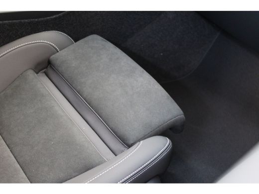Volvo  EX40 Ext. Range Europa Ultra Black Edition | Privacy glas | Power Seats | Pano-dak | Nubuck ActivLease financial lease