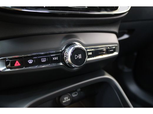 Volvo  EX40 Ext. Range Europa Ultra Black Edition | Privacy glas | Power Seats | Pano-dak | Nubuck ActivLease financial lease