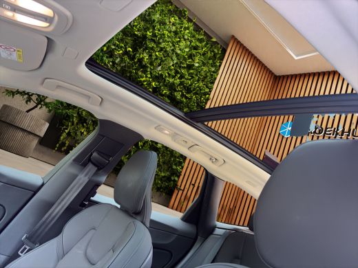 Volvo  XC60 2.0 T6 Plug-in hybrid AWD Ultra Dark | Trekhaak | Facelift | 360cam | Stoel/stuurverwarming ActivLease financial lease