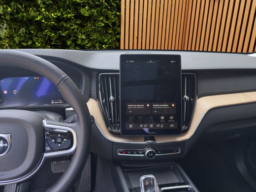 Volvo  XC60 2.0 T6 Plug-in hybrid AWD Ultra Dark | Trekhaak | Facelift | 360cam | Stoel/stuurverwarming ActivLease financial lease